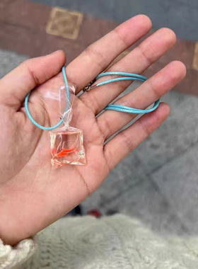独特童趣创意可爱金鱼项链小众设计高级感仿真金鱼吊坠简约锁骨链