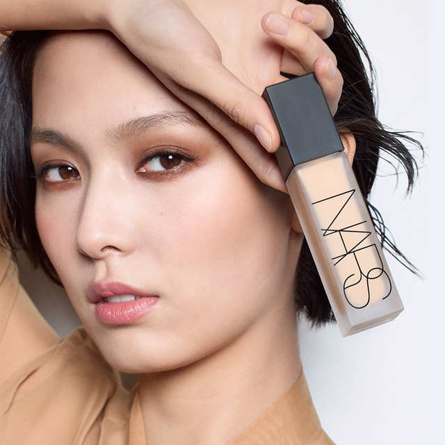 รองพื้น NARS ultra-mist bottle, ທົນທານຕໍ່ຄວາມມັນ, ຄວບຄຸມຄວາມມັນ, concealer ອ່ອນໂຍນສໍາລັບຜິວຫນັງທີ່ມັນ, ເຫມາະທໍາມະຊາດ