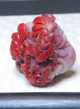 纯天然盐源玛瑙包浆精工雕刻牡丹花手把件摆件