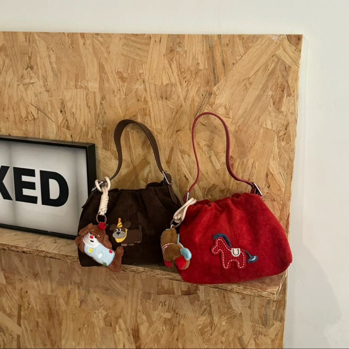 小众原创新年可爱小马手提包2026新款刺绣水桶包高级感单肩斜挎包,淘宝优惠券,粉丝福利购,淘宝优惠卷