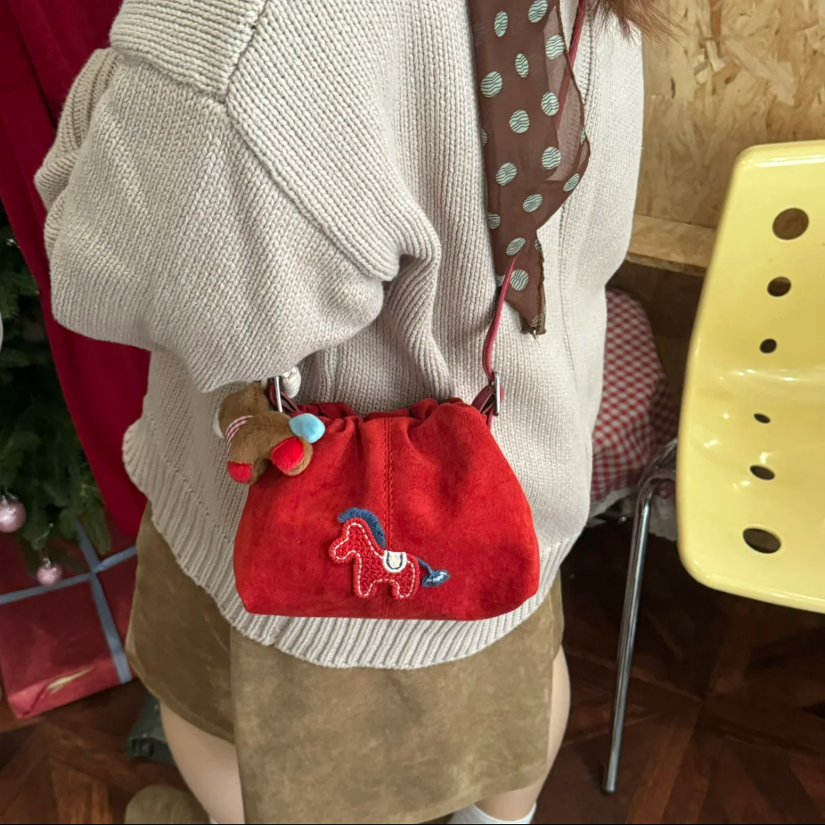 小众原创新年可爱小马手提包2026新款刺绣水桶包高级感单肩斜挎包,淘宝优惠券,粉丝福利购,淘宝优惠卷