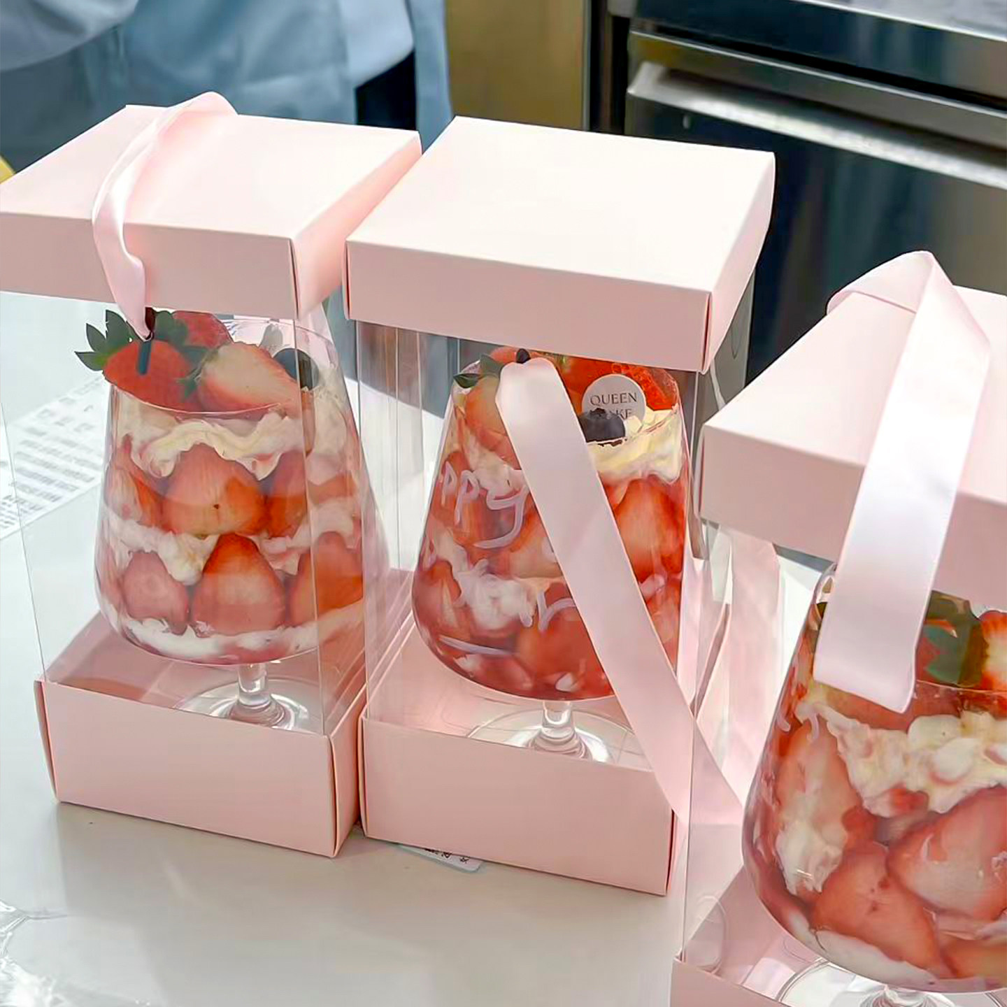 爆款冬日草莓季白兰地红酒杯蛋糕装饰姐妹聚会团建高脚杯手提礼盒,淘宝优惠券,粉丝福利购,淘宝优惠卷