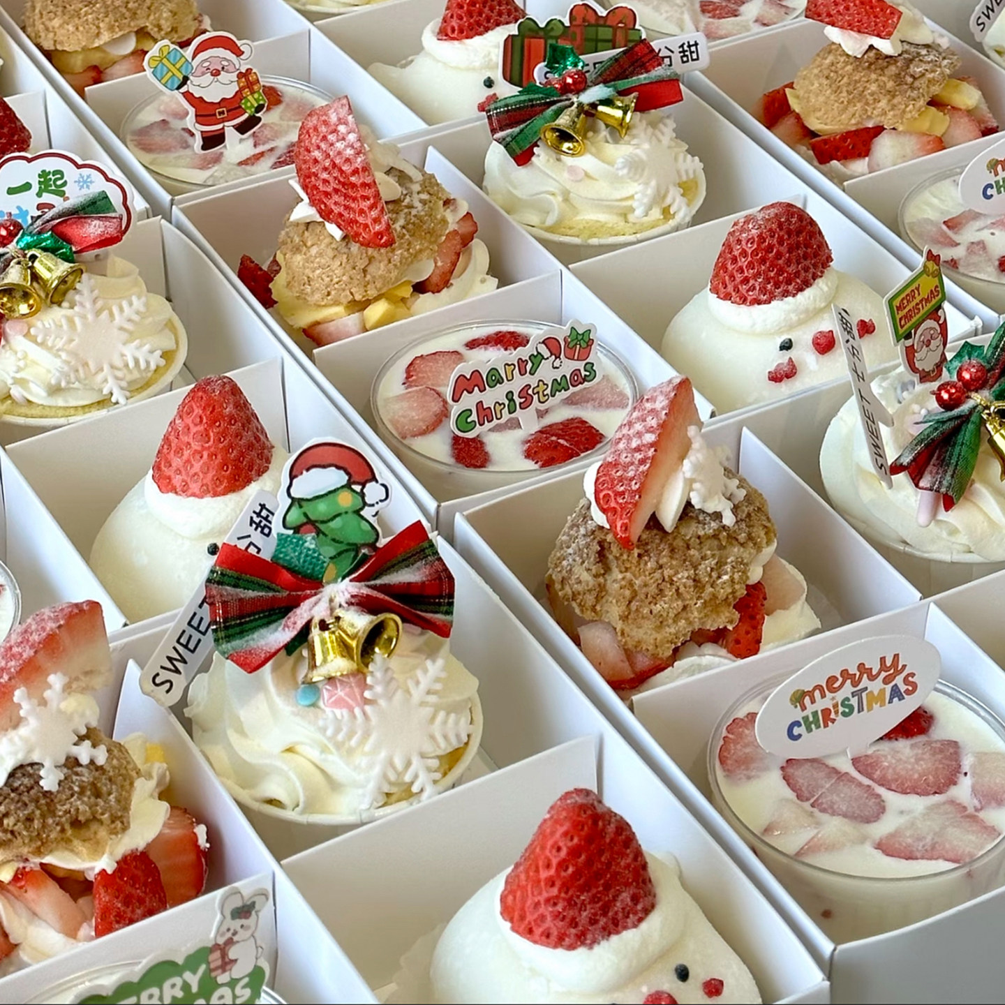 2025网红圣诞节四宫格慕斯杯纸杯蛋糕装饰圣诞老人雪人泡芙打包盒,淘宝优惠券,粉丝福利购,淘宝优惠卷