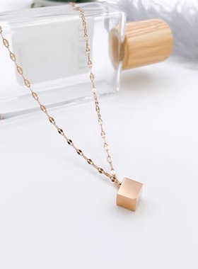 韩版钛钢八方来财玫瑰金项链女正方型吊坠简约网红锁骨链锁骨链女