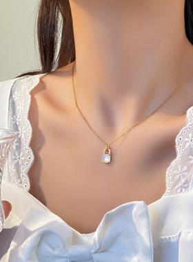 韩版时尚个性贝壳小锁头项链 简约小众气质吊坠锁骨链女铜镀真金