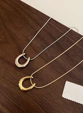 设计感U型吊坠项链2023年新款女轻奢小众高级感锁骨链配饰卫衣链