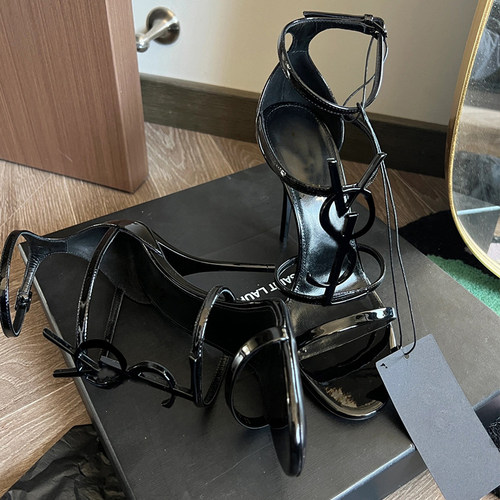 一字带凉鞋女2026夏季新款性感百搭字母扣细跟露趾黑色细跟高跟鞋 - 图1