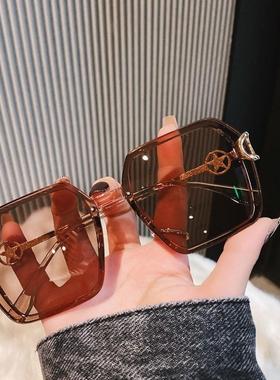 墨镜女款冬小脸2024新款太阳镜海边骑车防晒眼镜网红方形大脸显瘦