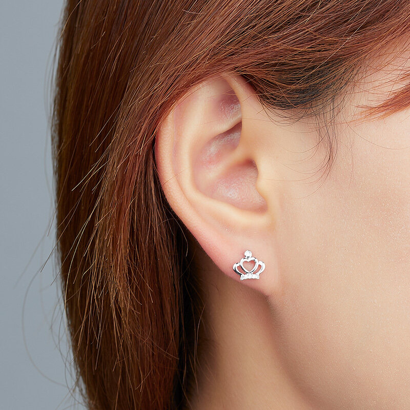 我爱钻石网小皇冠18k金钻石耳钉 我爱钻石网耳饰