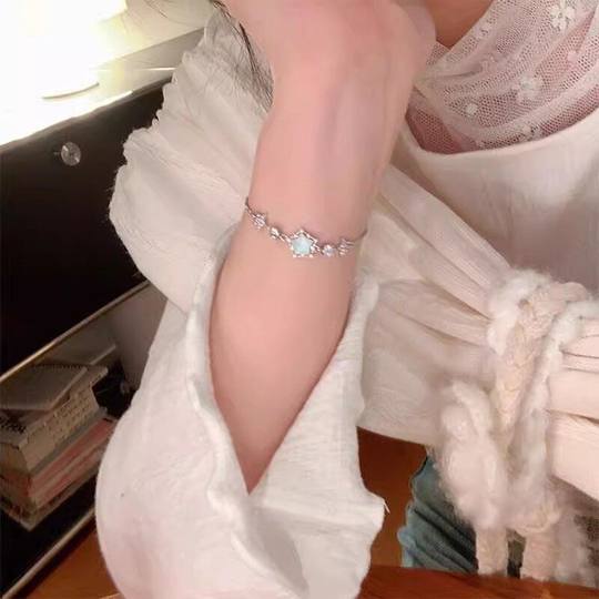 冰透小星星手链女韩系高级感小众精致百搭可抽拉闺蜜手串手饰品