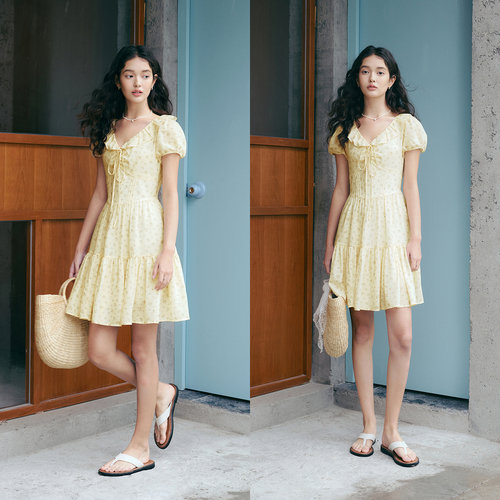 森马连衣裙女荷叶边V领2025新款肌理碎花裙浅春系Dress in light - 图2