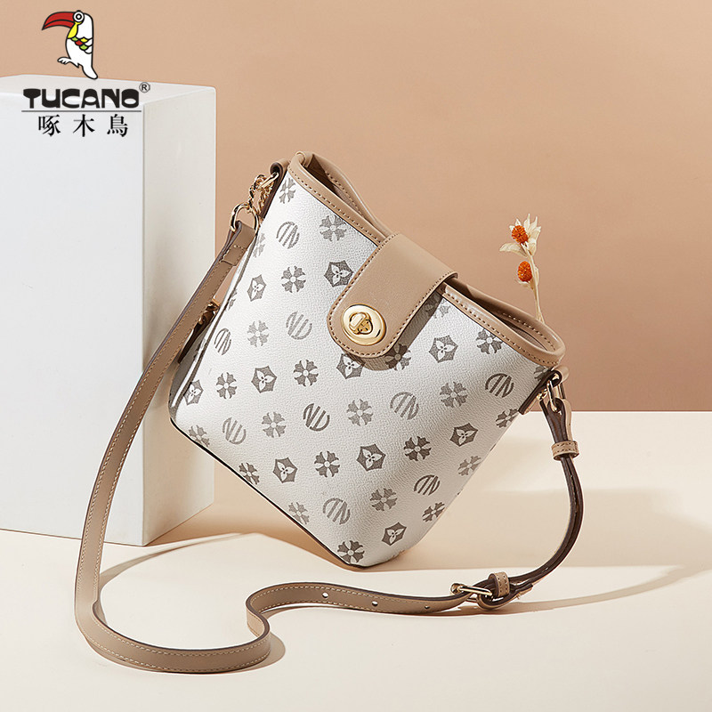 啄木鸟女2022新款高级感小众水桶包 啄木鸟水桶包