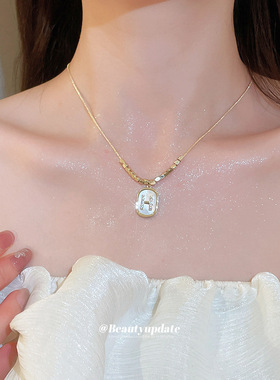 极简风椭圆形贝母字母H项链休闲