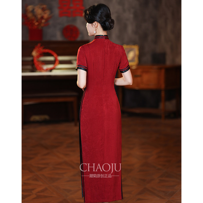 酒红色旗袍中年妈妈2024新款年轻款高端气质喜婆婆婚宴装平时可穿