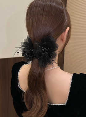 牡丹羽毛抓夹女高级感后脑勺显发量2026新款鲨鱼夹发夹女头花头饰