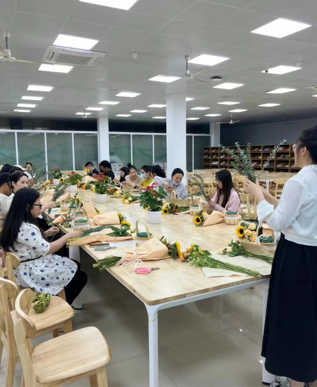 云南花艺师培训班 女生开花店创业培训教材 插花花艺视频策划方案 - 图0