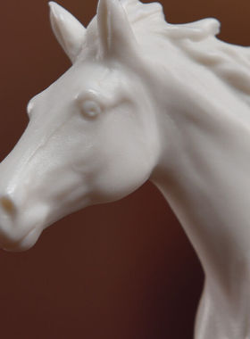 东方泥土陶瓷马摆件小工艺品客厅电视柜装饰品/桀骜不驯D25-63C志