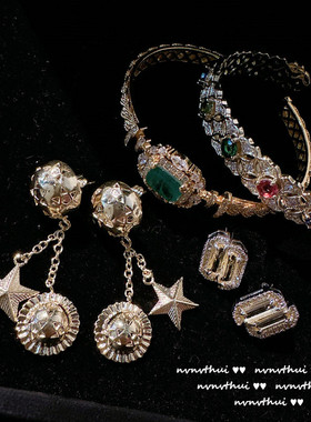 复古轻奢中古雕金高级感宫廷风镯子 镀18k金孔雀绿锆石编织手镯女