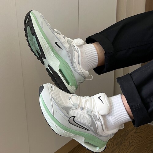 Nike Air Max Bliss耐克可回收材料白绿气垫女子跑步鞋DH5128-103 - 图2
