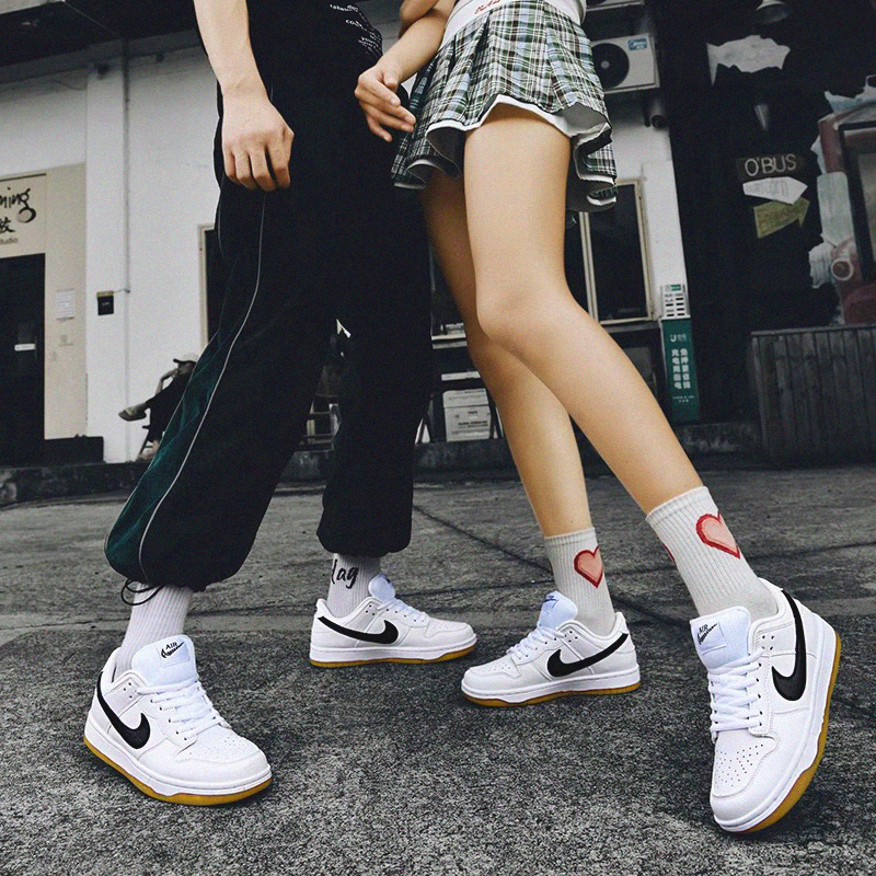 官网aj男鞋黑白熊猫低帮情侣学生泡泡糖木乃伊藏马空军一号板鞋女 - 图1