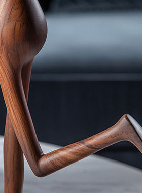 侘寂风尖嘴人现代抽象几何动物人行雕塑摆件客厅样板间桌面装饰品