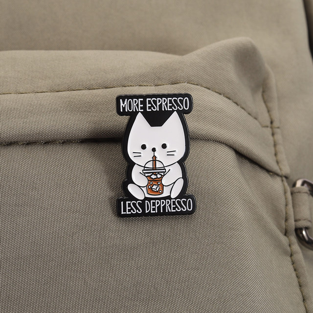 ງາມສີຂາວ cat ປະໂຫຍກສ້າງສັນ brooch ກາເຟ pasta ເຫລົ້າທີ່ເຮັດຈາກສີແດງ cat ກາຕູນ badge ເຄື່ອງນຸ່ງຫົ່ມອຸປະກອນຖົງ