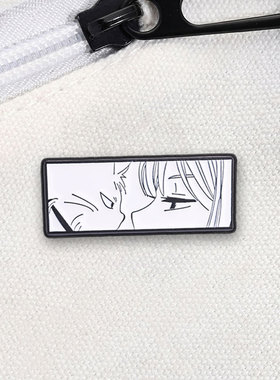 动漫画风特写亲吻画面胸针黑白线稿情侣小众动漫周边衣服装饰徽章