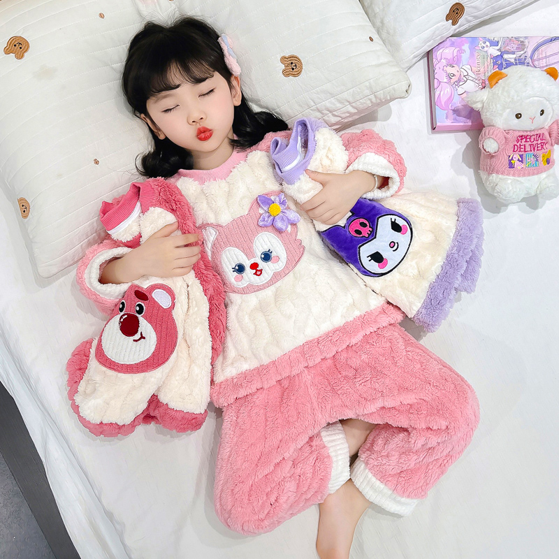 女童睡衣女孩秋冬装2025新款网红儿童草莓熊宝宝珊瑚绒冬款家居服 - 图0