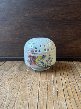 雅器集悟陶瓷香炉青白卷草纹