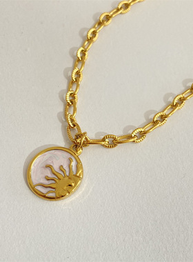 复古立体太阳月亮圆形硬币项链母贝吊坠饰品 钛钢炉内真金电镀18k