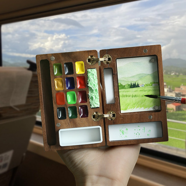 Thunder Tiger watercolor paint wooden box set is easy to carry