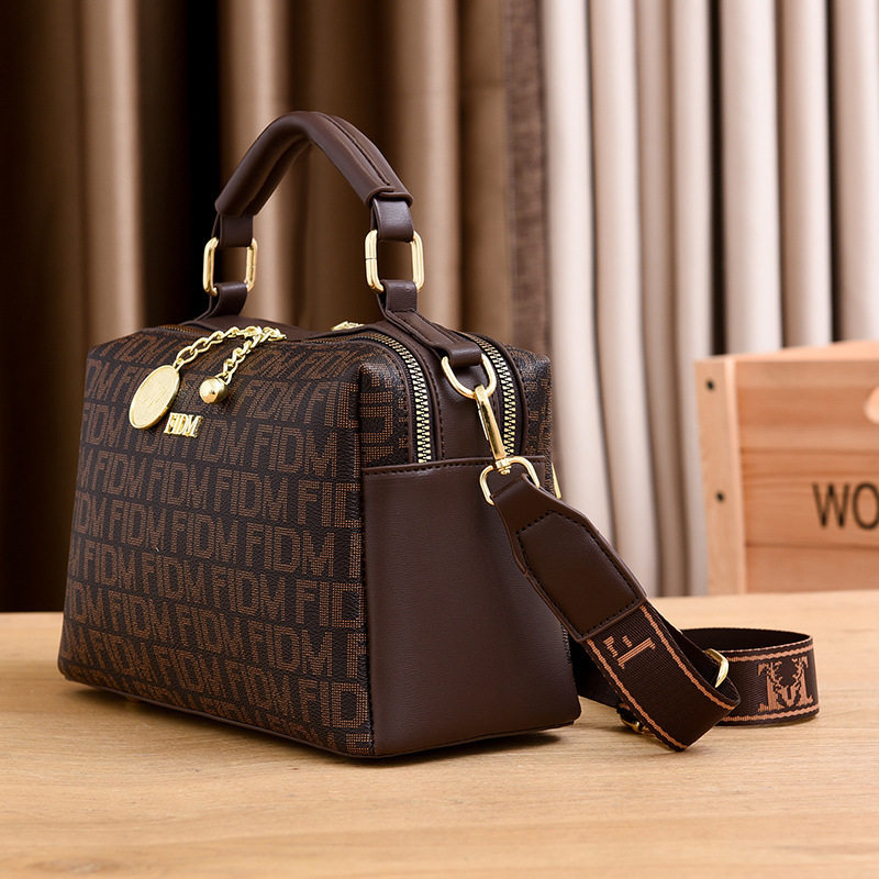 高级感女士2022新款大容量枕头包 贵悦女士包袋