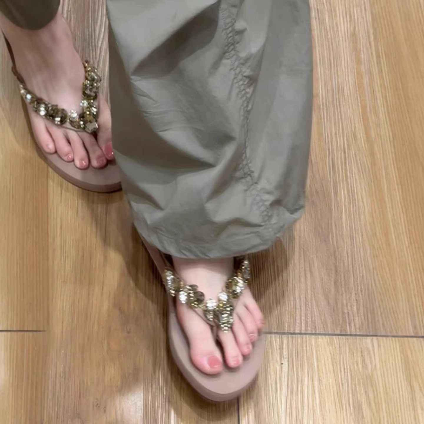 闪钻人字拖夏季女外穿凉拖鞋家居防滑防臭配裙子轻奢高级感凉鞋,淘宝优惠券,粉丝福利购,淘宝优惠卷