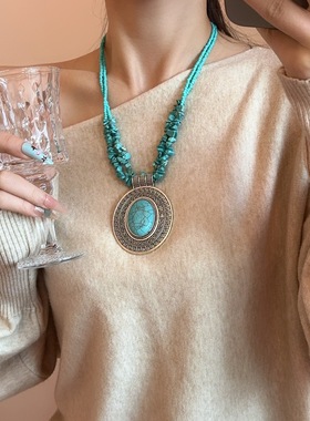 绿松石碎石串珠几何圆盘吊坠项链