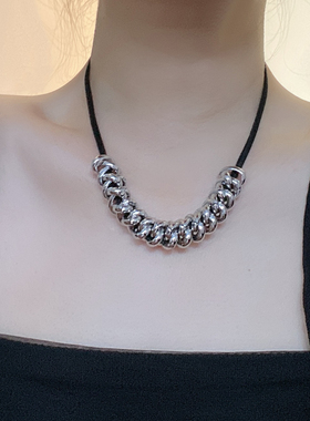 金属皮绳女金属几何圈项链