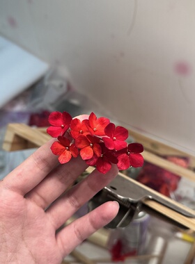 非遗红色绣球发夹蚕丝手工制作发饰发簪