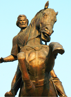 铸铜玻璃钢骑马人物雕塑定制