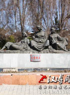 玻璃钢城市广场景观人物雕塑