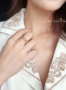 复古雕刻蕾丝祖母绿镶嵌贝珠开口戒指镀金个性高级感热卖