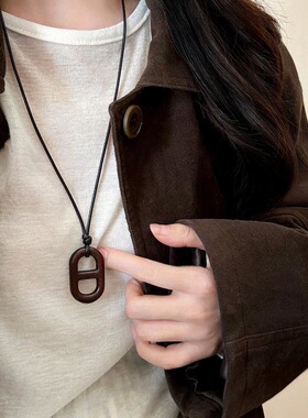 【7柒seven】木质猪鼻子吊坠皮绳项链女款小众毛衣链复古百搭气质