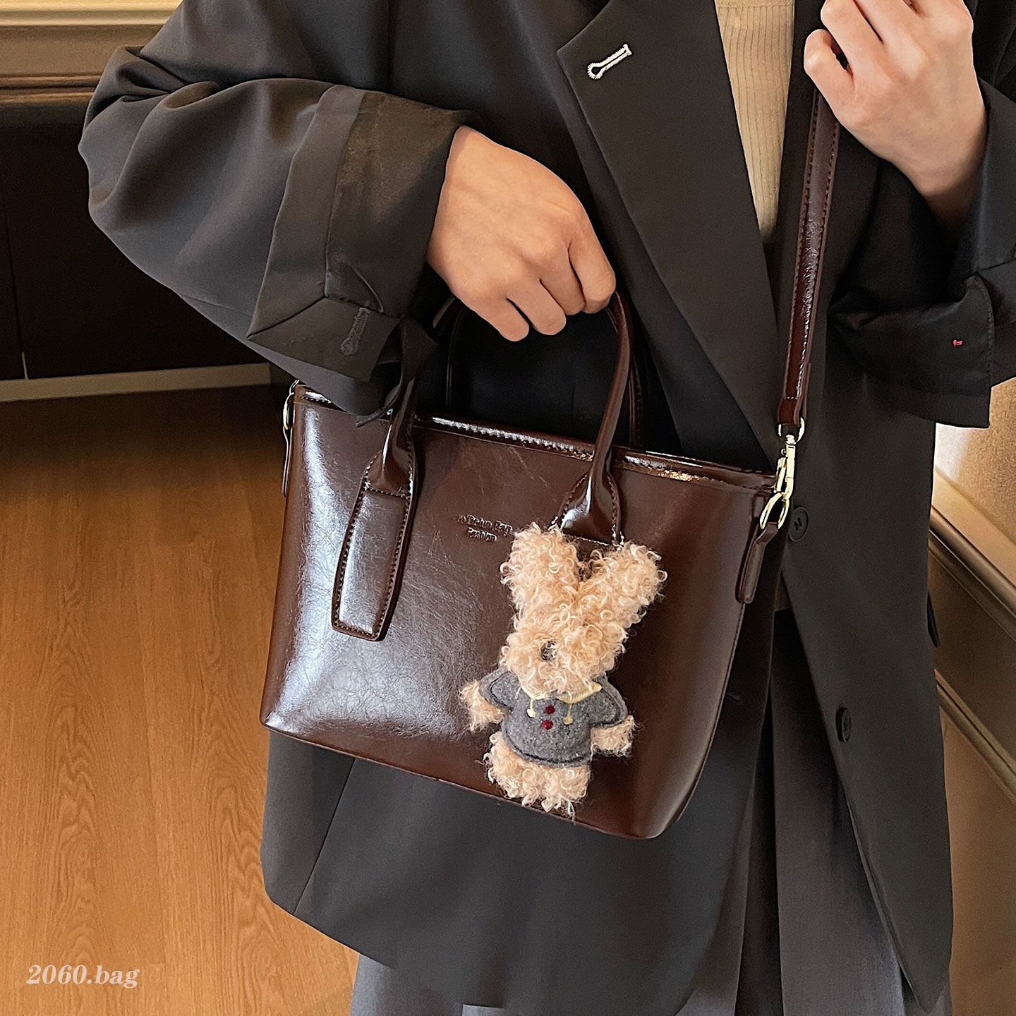 高级感复古小众设计水桶包包2025百搭气质秋冬爆款女通勤斜挎包包 - 图0