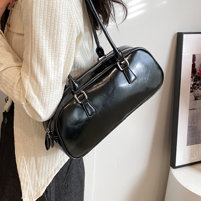 高级感复古腋下包包女2025新款春季时尚通勤保龄球包大容量单肩包,淘宝优惠券,粉丝福利购,淘宝优惠卷