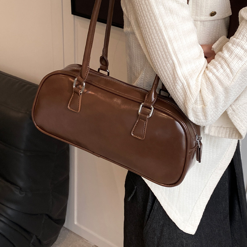 高级感复古腋下包包女2025新款春季时尚通勤保龄球包大容量单肩包,淘宝优惠券,粉丝福利购,淘宝优惠卷