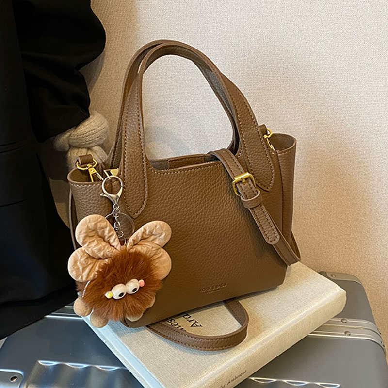 韩国ins潮流时尚水桶包女2025冬季简约百搭单肩包高级感休闲女包,淘宝优惠券,粉丝福利购,淘宝优惠卷