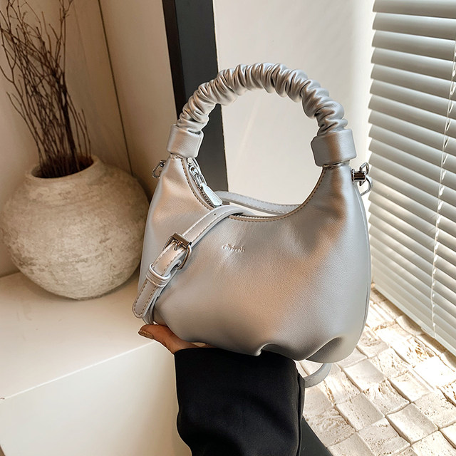 2060 hand-carrying fashionable and simple pea bag