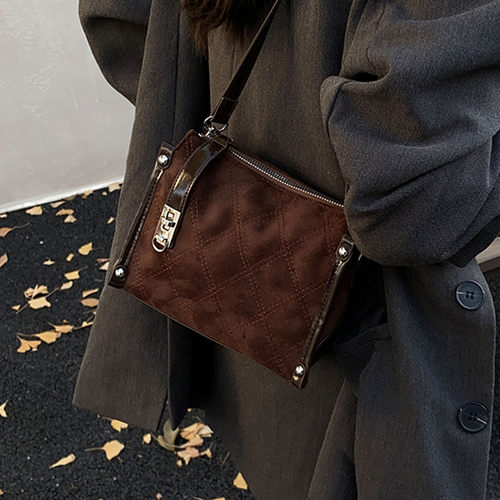 洋气麂皮绒百搭高级单肩斜挎精致气质时尚2026秋季女式手提小方包 - 图2