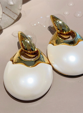 中古风高级感白色珍珠大耳环电镀18K真金法式耳坠几何形耳饰品