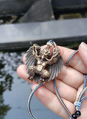 西藏民族风精工黄铜做旧金翅大鹏鸟吊坠男女款个性配饰随身项链