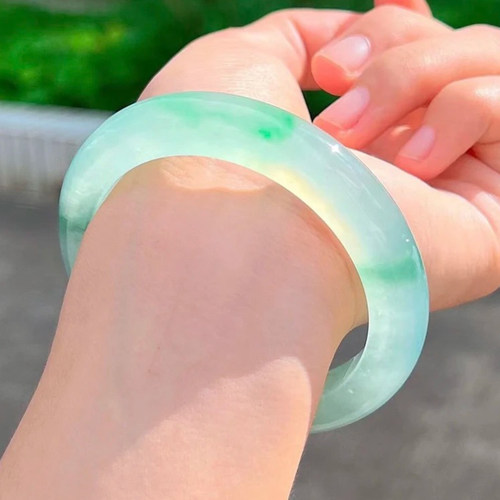 翠东方海外购缅甸天然翡翠手镯飘绿圆条细糯贵妃镯满绿手镯 - 图0