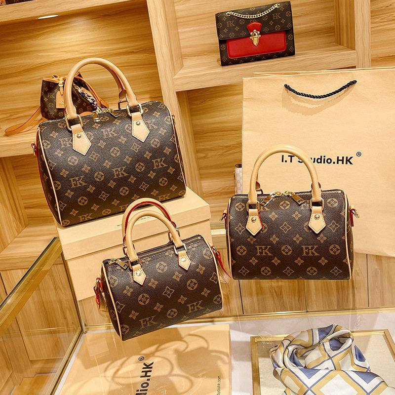 香港真皮波士顿2021新款潮枕头包包 quq女士包袋